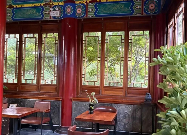 烟台人心中的“吉祥山”，山顶的凤凰阁开放了