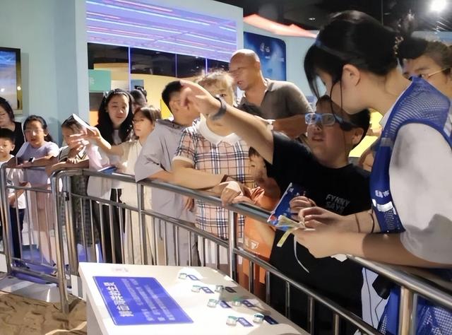 全国科普月 | 威海市科技馆“宇宙奇妙之夜探险”活动圆满落幕——三百组家庭共赴科学盛宴