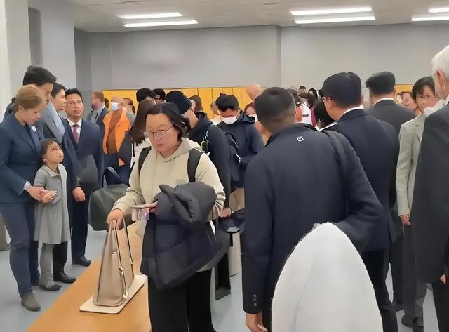 不听劝去日本的游客懵了！滞留机场饭都快吃不起，当初为啥要去？