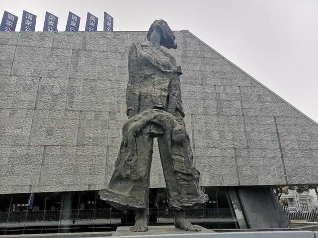 《南京照相馆》让观众“哭到缺氧”