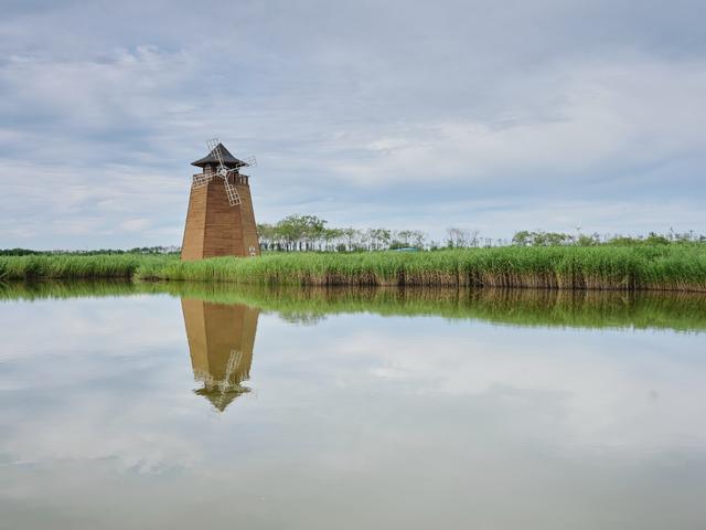 锦州东方华城湿地公园，环境优美，水鸟争鸣，是休闲散心的好去处