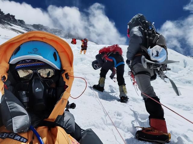 一周两起登山险！卓玛康峰加潘巴里山，安全体系失灵？
