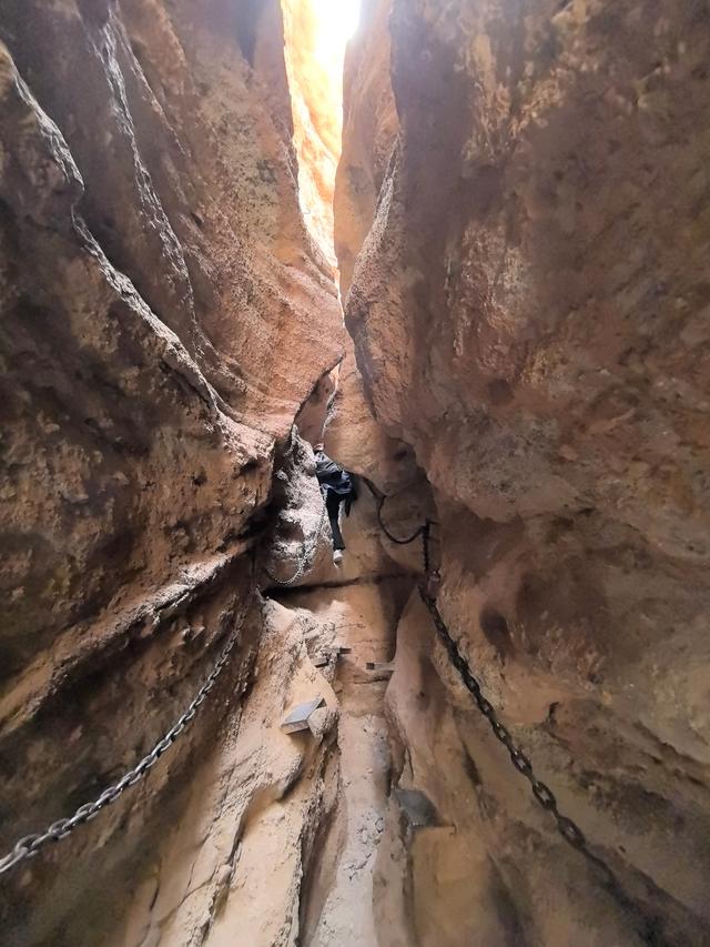 张掖平山湖大峡谷并无湖，却集丹霞雅丹峡谷地貌于一身，难得好景