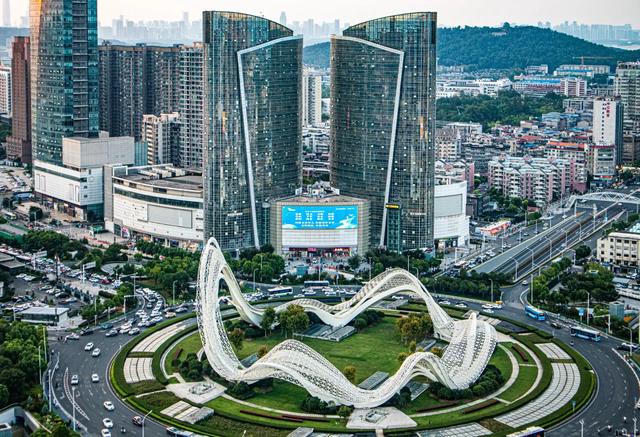 从上海出差武汉,毫不客气地说,武汉的“大”,真不是吹出来的!