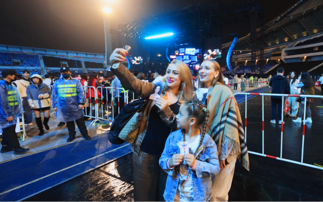 “一城双演、文体共融” 火热图景在椰城绽放