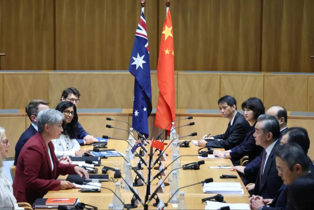 中美贸易战格局突变，最大受益国首次公开表态：中国已取消所有反制和壁垒，全球市场为之震动