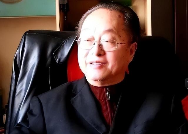 吃里爬外，永不回国？她带领30名演员选择留美，如今年过花甲归来
