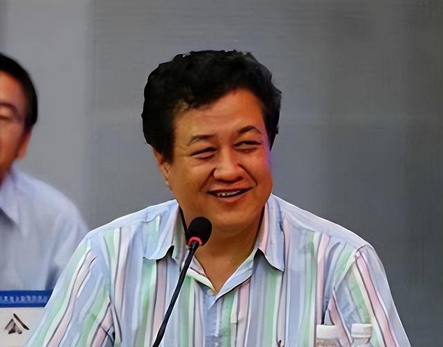 1997年，李鹏总理全家在玉泉山游玩，难得团聚	，女儿女婿罕见出镜