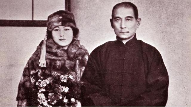 34年后才得知真相：红军快饿死时，宋庆龄偷偷当了和孙中山的家