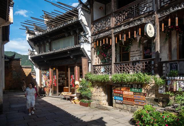 寻梦篁岭：一座悬崖古村的诗酒田园