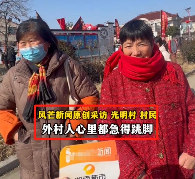 刘强东给老家送年货现场曝光	，令人恶心的一幕出现，当场被人制止