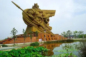 别喷糜芳傅士仁了，他才是真正害死关羽的叛徒，把荆州地图献孙权图片