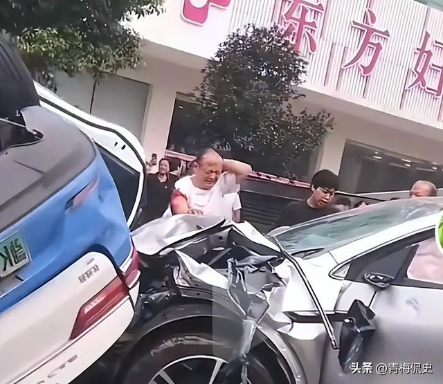 斗气翻车后续：警方通报来了，车内乘客身份曝光，更多内幕流出！