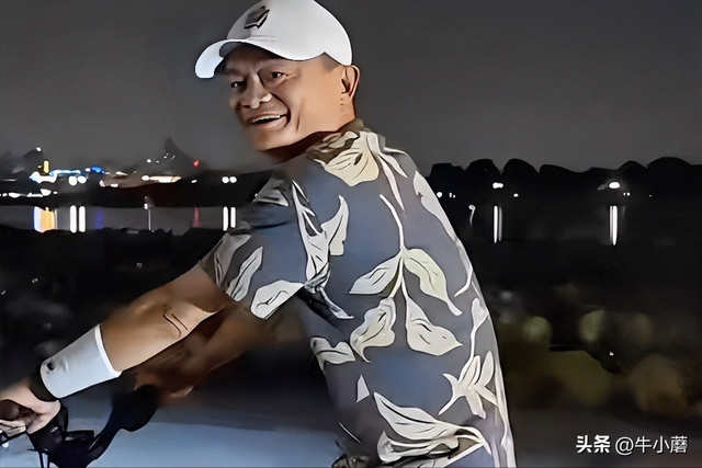 马云夜骑被偶遇，半退休后钱名双收，普通人能不能抄作业？
