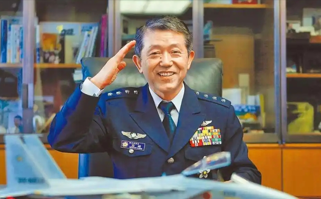 硬核反制！勾连台独的日本前军方大佬，老底被扒得底朝天！