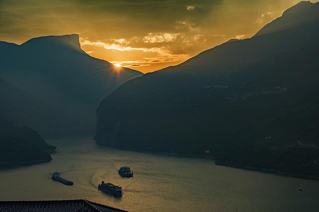 2024深秋四川行16 奉节县夔门大酒店 揽月楼凭栏夔门雄景入画来​