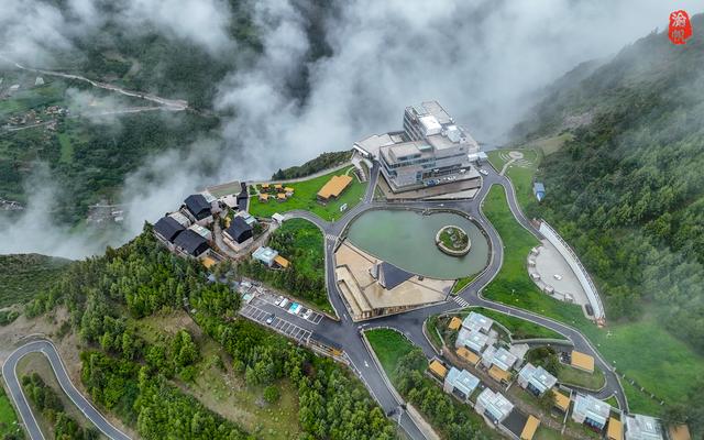 看风景不如住进风景里！四姑娘山傍的天空悬崖酒店，成都3.5h直达