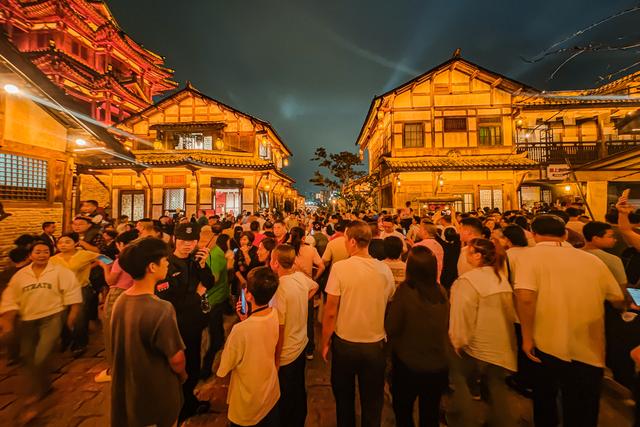 国庆中秋“双节”，循着长江酒香，感受五粮液文旅“新酿”