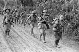 远征军翻越野人山，遇巨蟒袭击后幸运脱险，一个发现却让全连落泪图片