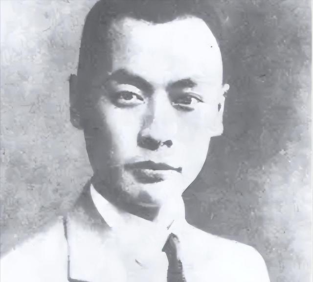 1955年，蒋介石看着十大元帅名单，指着陈毅苦笑：这个人太厉害了