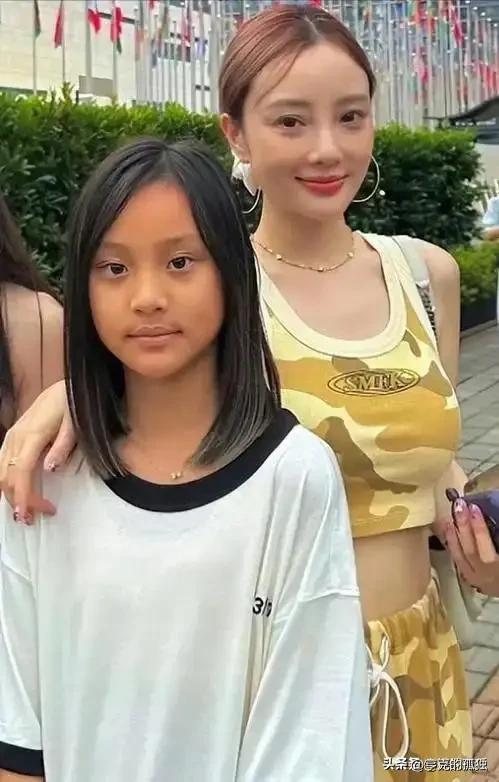 李小璐：年轻时管不住下半身，如今让自己的女儿买了单，她后悔么