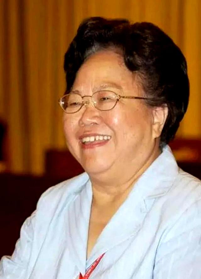 彭佩云：那个提出“坚持计划生育一百年不动摇”的人