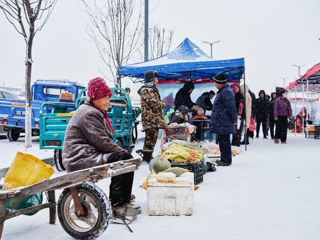 长白山西坡大集，感受东北集市的浓郁烟火气，解锁冬日的别样快乐