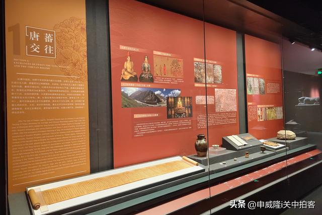 青海省博物馆：参观青海历史文物展