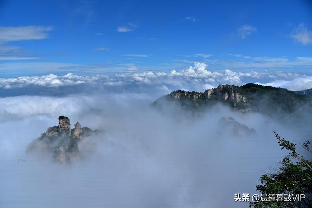 欧亚张家凹的奇峰和云海