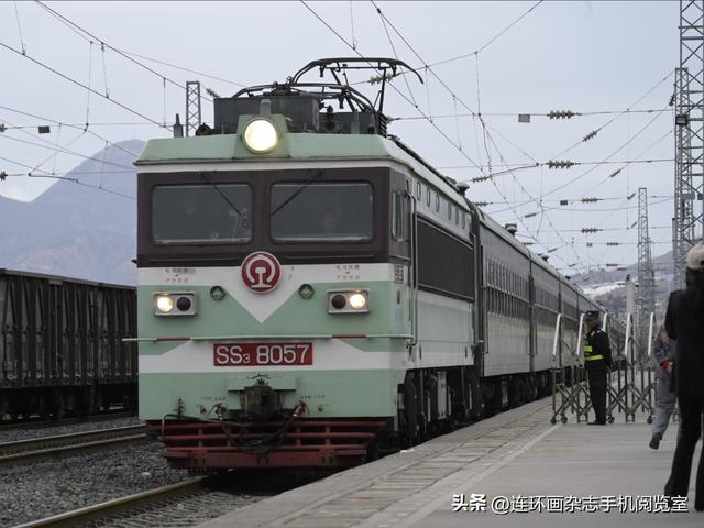 彝路风情绿皮车“5633”：