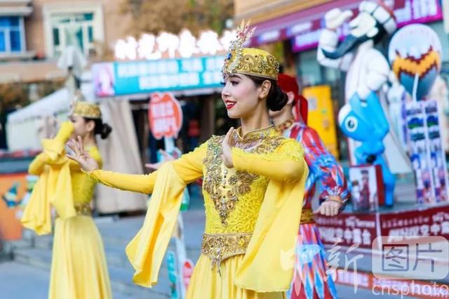 【央媒看天山】新疆乌鲁木齐:乐游大巴扎