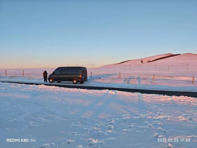 游览乌兰布统影视外景基地