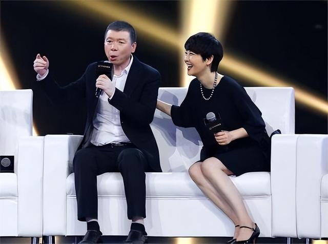 演都不演了！58岁徐帆刚回应完离婚的传闻，恶心的一幕就出现了