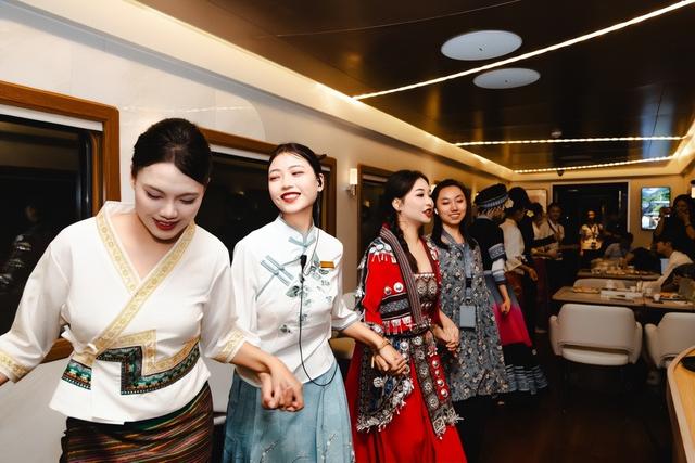听说印度领先中国，印度美女决定一探究竟，到中国才知道自己被骗
