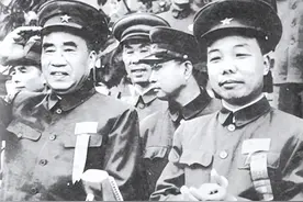 1985年萧华上将病重，弥留之际让人喊来大女婿：我有些事要交代他图片