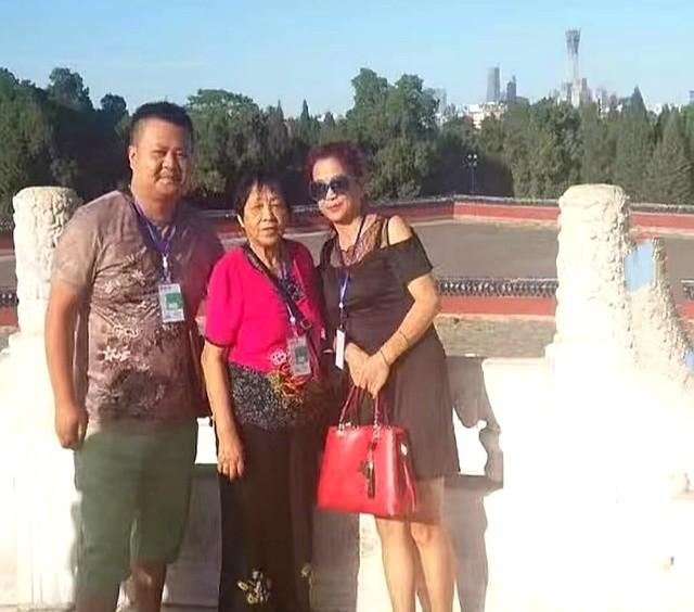 2003年，湖南小伙爱上二婚，还大他24岁的大妈，恋爱21年如今咋样