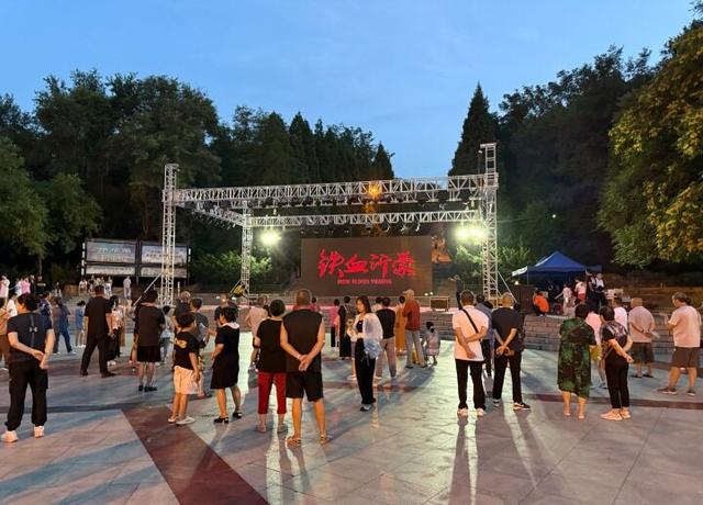看文艺演出 赏光影魅力！文化惠民活动丰富市民夜生活