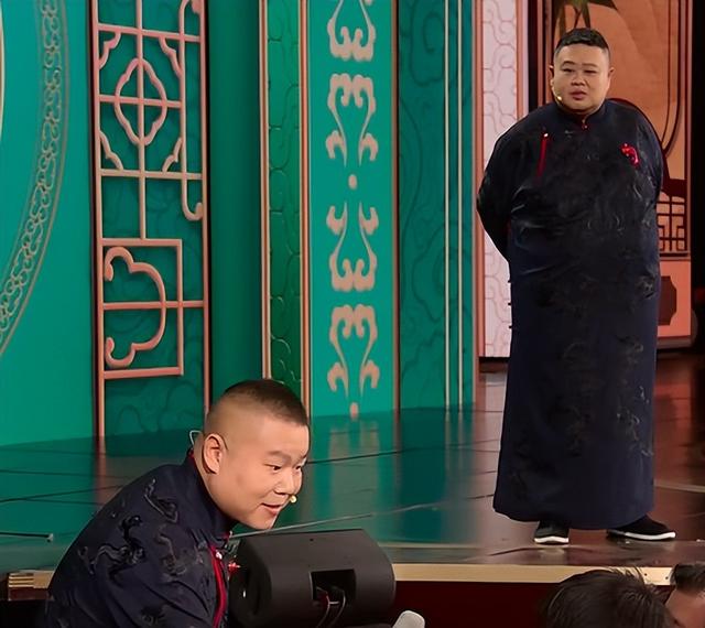 才宣布不上2026央视春晚，岳云鹏被扒底朝天，打小抄是冰山一角