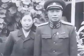 54年杨至成携妻到青岛休养，得知前妻伍道清就在门外：快叫她进来图片