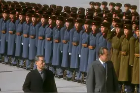 尼克松访华真实影像，我国三军仪仗队霸气十足，震惊尼克松多年图片