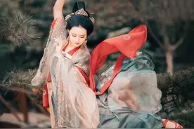 从五首诗词看拍马屁的五重境界，第一首真叫人受不了图片