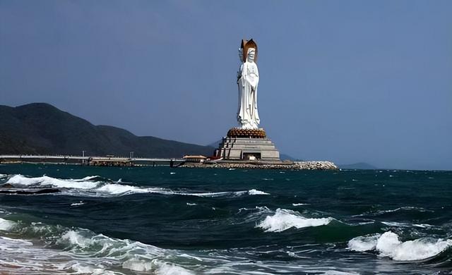 海南富商张晖：花8亿建108米观音像，4年后却死在水中，死因成谜