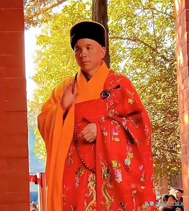风流尼姑释智定：白天念经晚上夜店，东窗事发时，屋里还藏着假发
