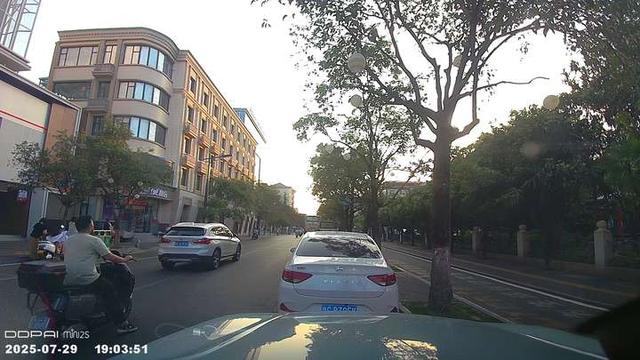 600公里国道自驾，我居然开了14个小时，你知道是什么感觉吗？