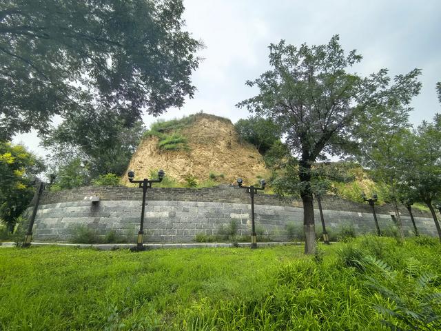 晋北的忻州古城很大，游客非常多，是我所见古城中最热闹古城景区