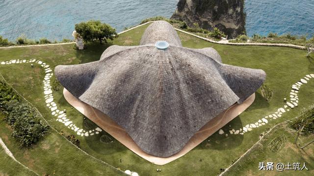 巴厘岛度假村——来自被海洋生物启示的大型竹屋顶