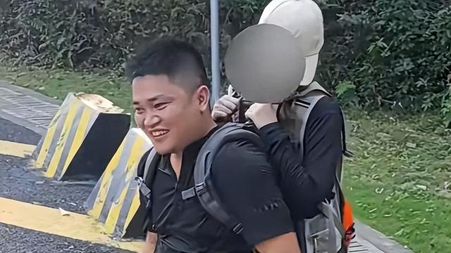 广东女子登山脚崴，被陌生小伙背40分钟下山:恶心的一幕出现了