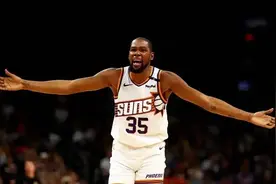 两年1.22亿美元！布克：球队一直处于艰难的境地 我想和他一起打球图片