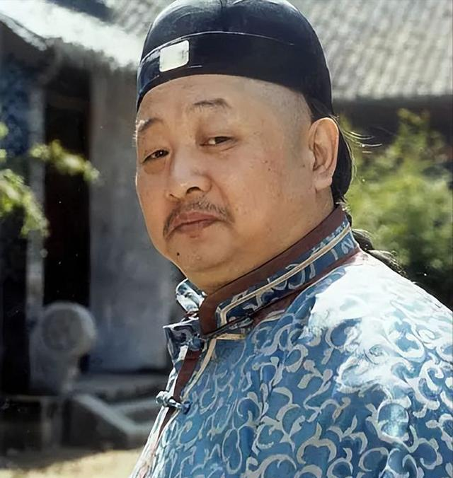 皇帝上联“一条大路通南北”	，难住众人，9岁小乞丐巧妙说出下联