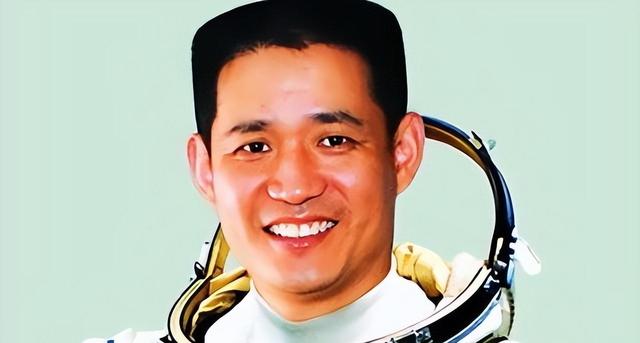 已经退休的“飞天将军”聂海胜，如今过着怎样的生活？